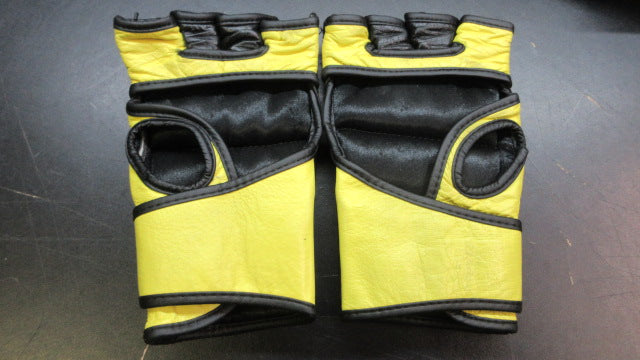 Load image into Gallery viewer, Used Victory Sparring Gloves - Size Large

