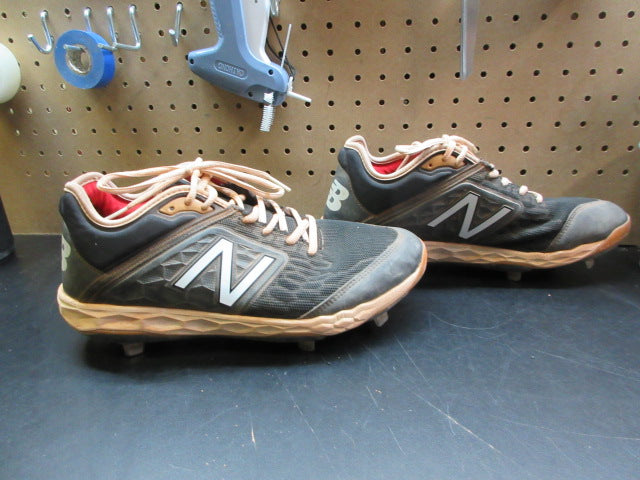 Load image into Gallery viewer, Used New Balance Men's 3000v4 Metal Baseball Cleats - Size 9.5
