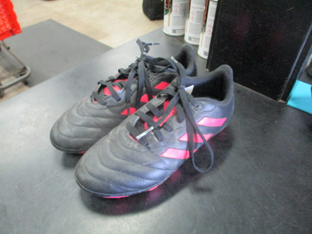 Load image into Gallery viewer, Used Adidas cleats in pink and black size 1.5
