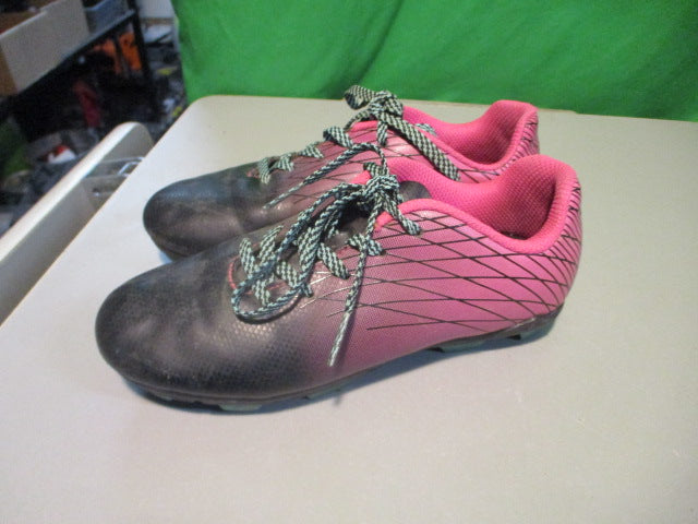 Load image into Gallery viewer, Used DSG Size Youth 1 Soccer Cleats
