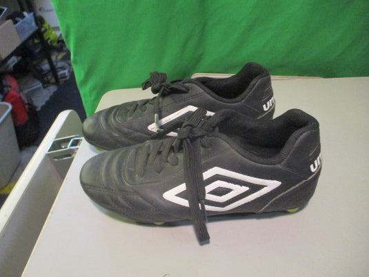 Used Umbro Size 1 Soccer Cleats