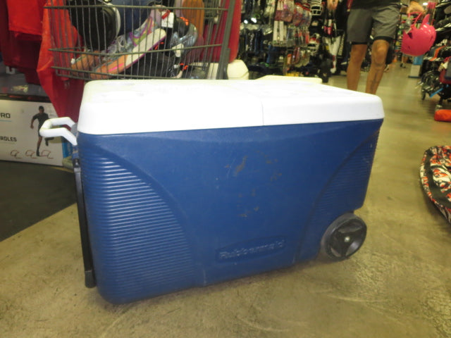 Load image into Gallery viewer, Heavy Use Rubbermaid Rolling Ice Chest with Cold Chill Removable Lids
