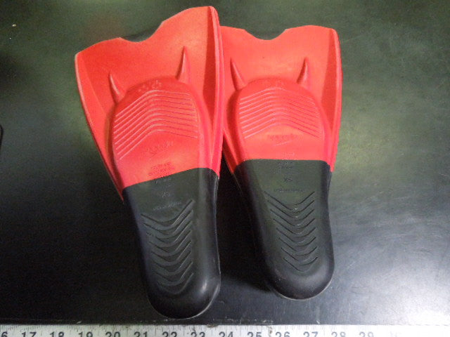Load image into Gallery viewer, Used Speedo SwitchBlade Youth Floating Fins Size XS Y 4-5
