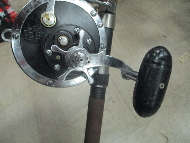 Load image into Gallery viewer, Used Penn Senator 6&#39;6&quot; 9/0 Line Capacity Fishing Pole
