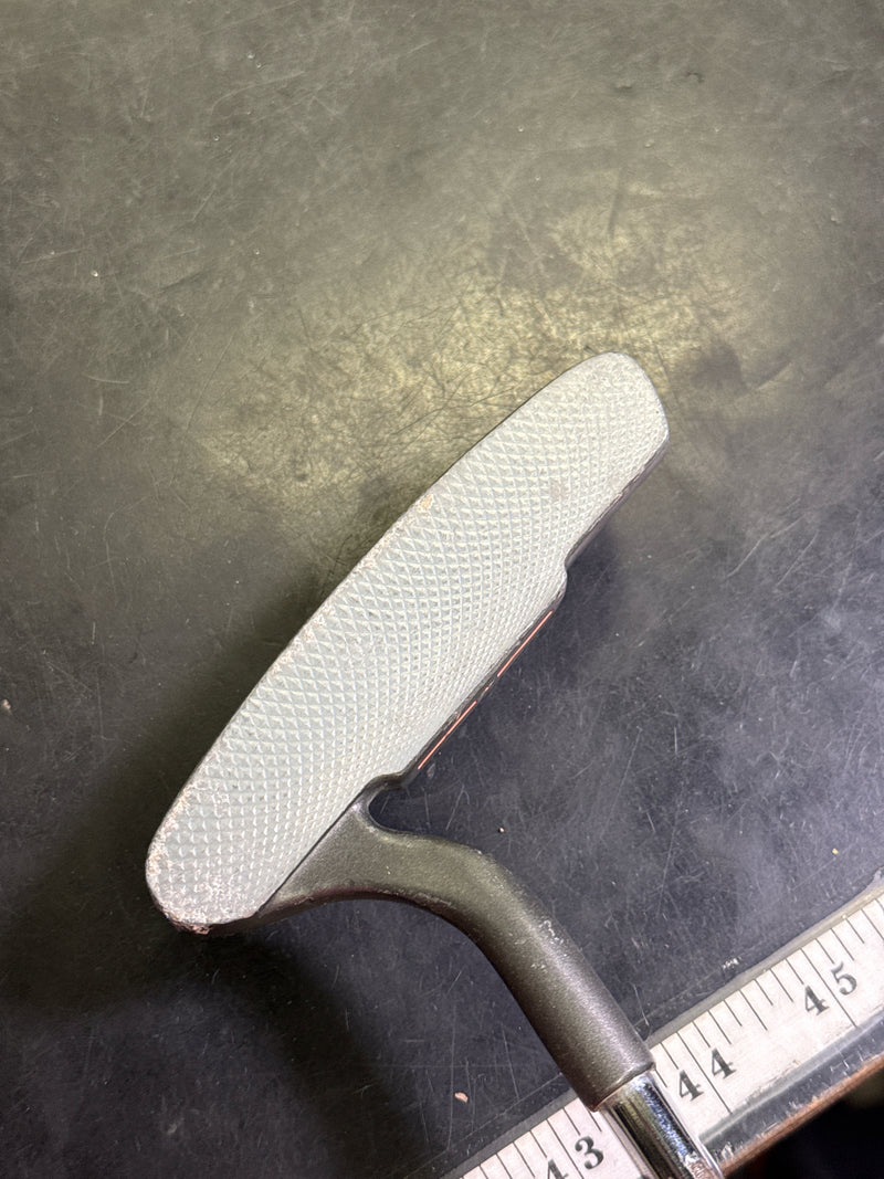 Load image into Gallery viewer, Used Wilson 1200 7x Double Milled Right Hand Putter 31.5"
