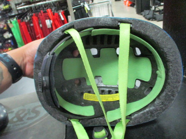 Load image into Gallery viewer, Used Schwinn Kids Bicycle Helmet
