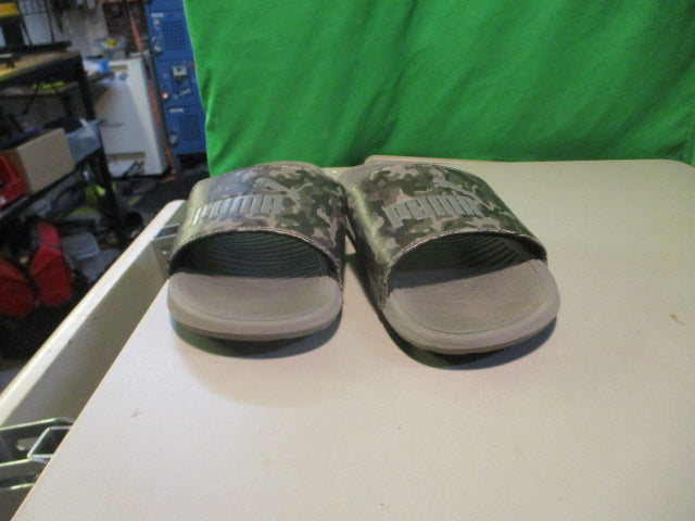 Load image into Gallery viewer, Used Puma Slide On Sandals Size 8
