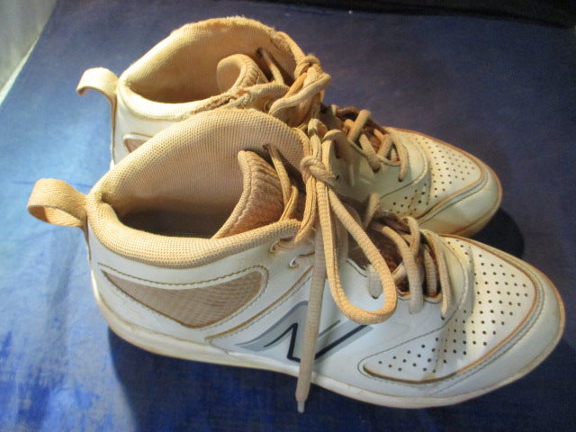 Load image into Gallery viewer, Used New Balance Cleats Size 4
