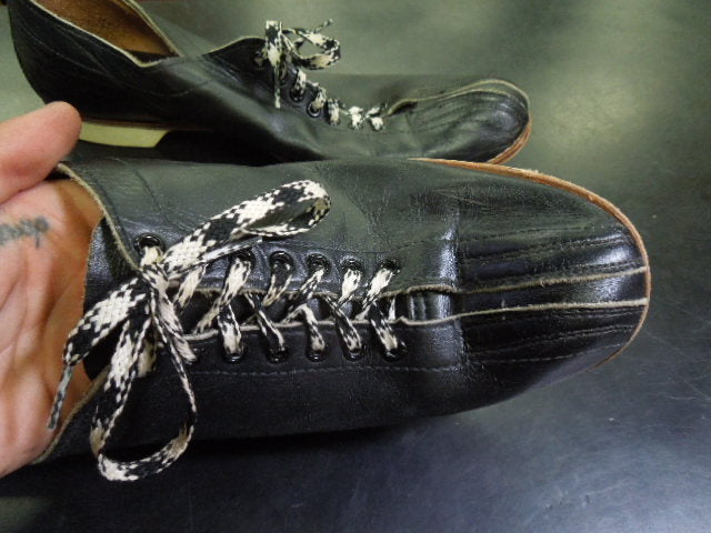 Load image into Gallery viewer, Used Vintage Leather Bowling Shoes Size 11
