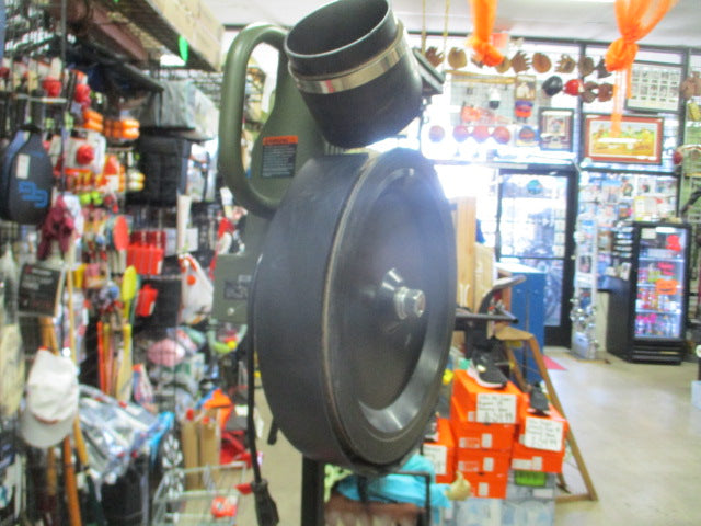 Load image into Gallery viewer, Used Atec M1 Jr. Softball Pitching Machine
