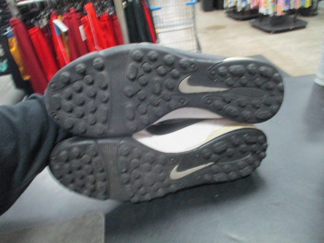 Load image into Gallery viewer, Used Nike Tiempo Size 10 Indoor Soccer Cleats
