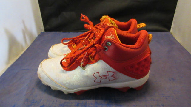 Load image into Gallery viewer, Used Under Armour Harper 8 TPU Cleats Youth Size 4 - wear on ankles
