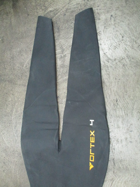 Load image into Gallery viewer, Used Xterra Vortex 4 Wetsuit Size Medium Large
