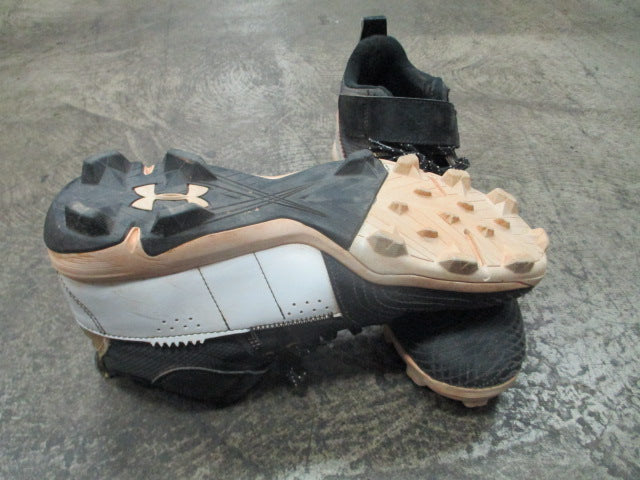 Load image into Gallery viewer, Used Under Armour BH Cleats Size 9.5
