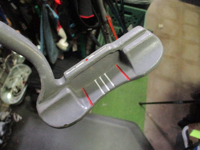 Load image into Gallery viewer, Vintage MacGregor M222 Right Hand Golf Putter
