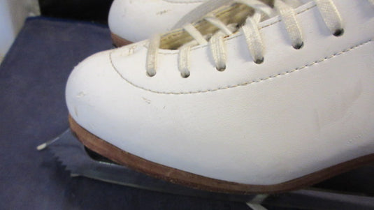 Used Jackson Elle Ice Skates Adult Size 8B - small wear