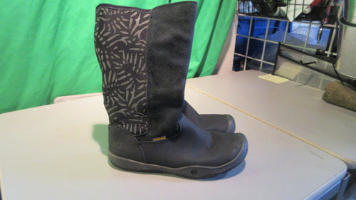 Used Keen Moxie Tall Waterproof Youth Size 1Y Boots