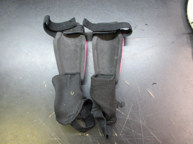 Load image into Gallery viewer, Used Nike Charge Soccer Shin Guards - Youth
