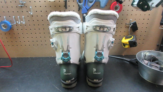 Load image into Gallery viewer, Used Salomon Quest 80w Energyzer Ski Boots - Size 24
