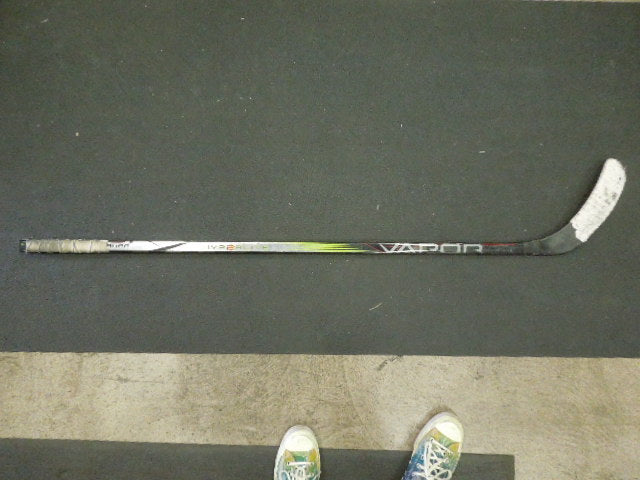 Load image into Gallery viewer, Used Bauer Vapor Hyperlite 2 Composite Right Hand Hockey Stick 50 Flex
