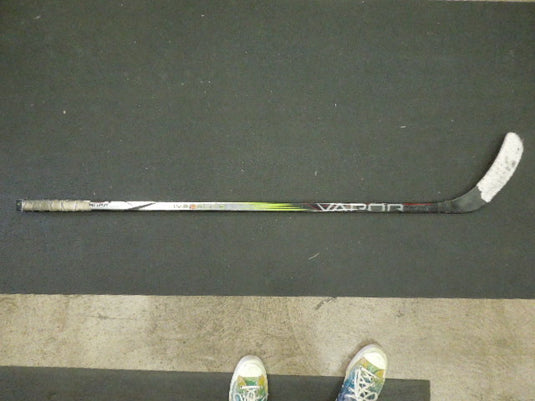 Used Bauer Vapor Hyperlite 2 Composite Right Hand Hockey Stick 50 Flex