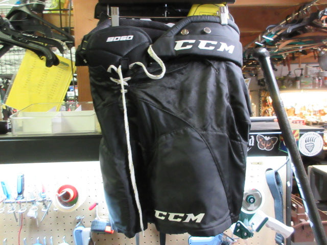 Load image into Gallery viewer, Used CCM Tacks 9060 Hockey Breezers - Size Youth Medium
