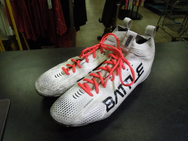 Load image into Gallery viewer, Used Battle Sports AstroFly Football Cleats Size 10.5
