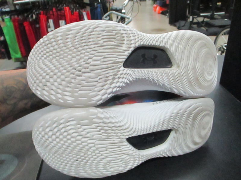 Load image into Gallery viewer, Used Under Armour Curry Flow Youth 7 Sneakers
