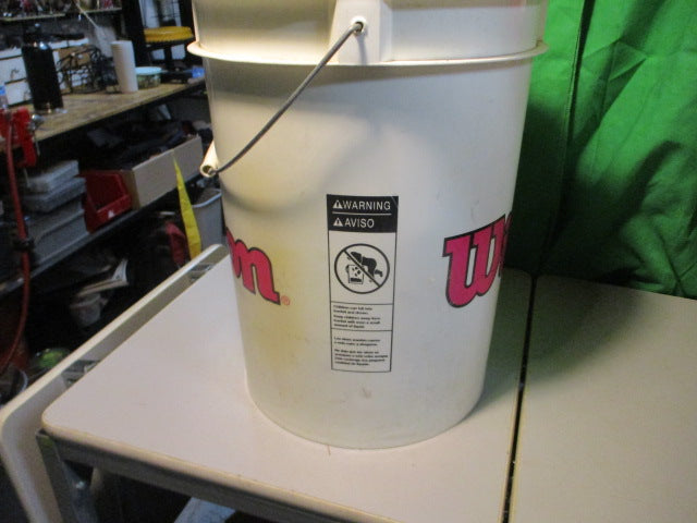 Load image into Gallery viewer, Used Wilson Ball Bucket W/ Padded Lid
