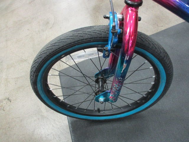 Load image into Gallery viewer, Used Genesis Illusion 20&quot; Kids Bike (Rip In Seat )
