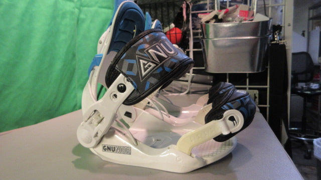 Load image into Gallery viewer, Used GNU Junior Snowboard Bindings w/ Hardware
