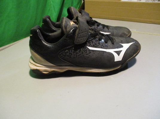 Used Mizuno Size 4 Cleats