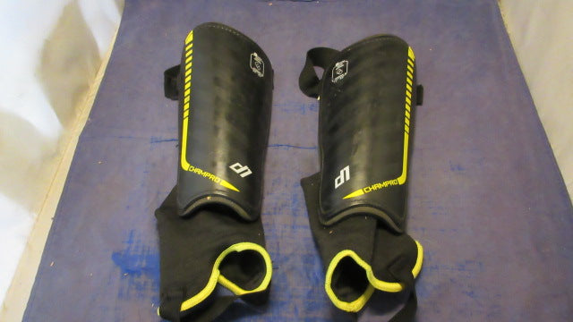 Load image into Gallery viewer, Used Champro D1 Shin Guards Size Large
