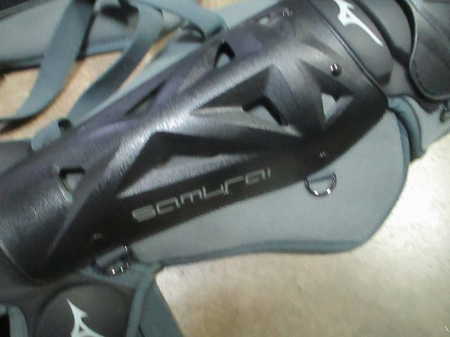 Load image into Gallery viewer, Mizuno Samurai Baseball Shin Guards Black 15.5" Adult
