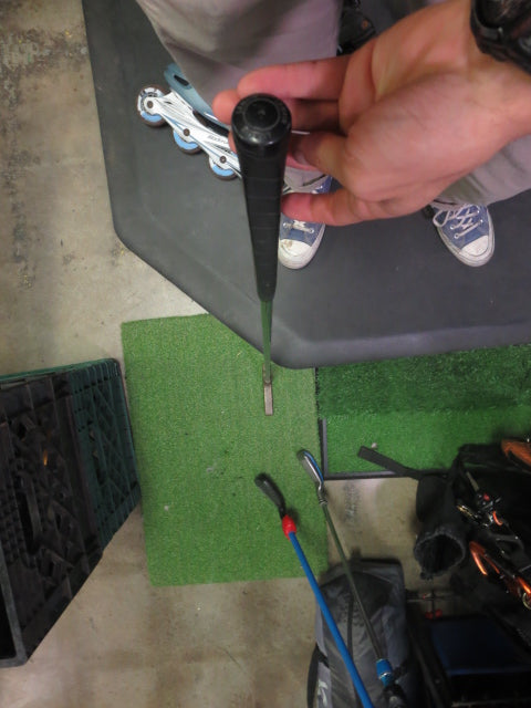 Load image into Gallery viewer, Vintage International Blade style Right Hand Putter 32"
