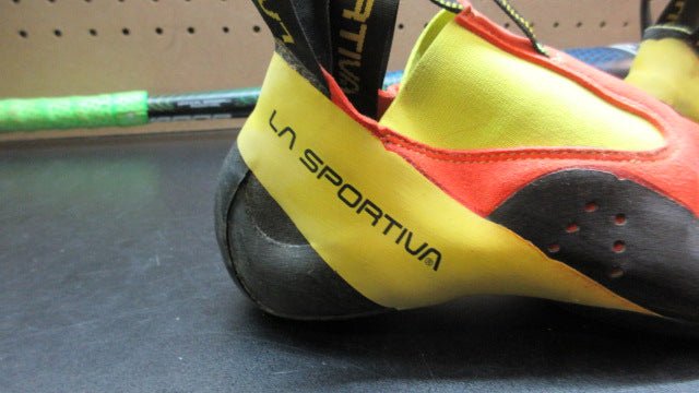 Load image into Gallery viewer, Used La Sportiva Maverink Climbing Shoe - Size 4.5
