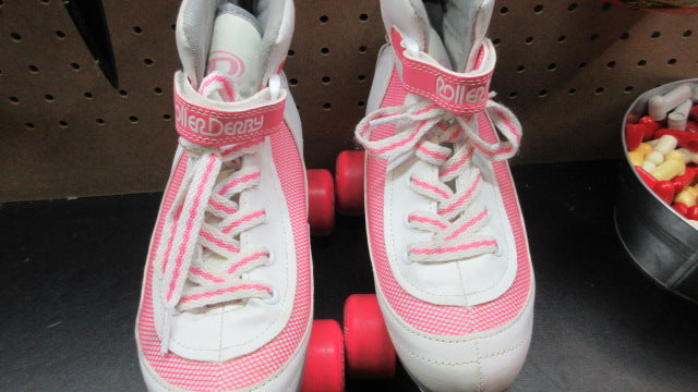 Load image into Gallery viewer, Used Roller Derby FireStar Youth Roller Skates - Size 4
