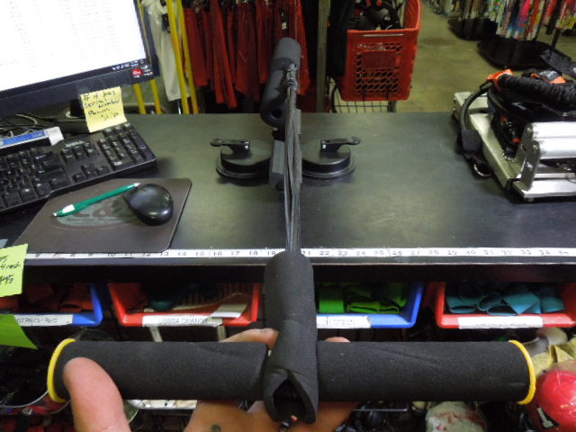 Load image into Gallery viewer, Used Portable Sit Up Bar with Double Suction Cup Secure Point
