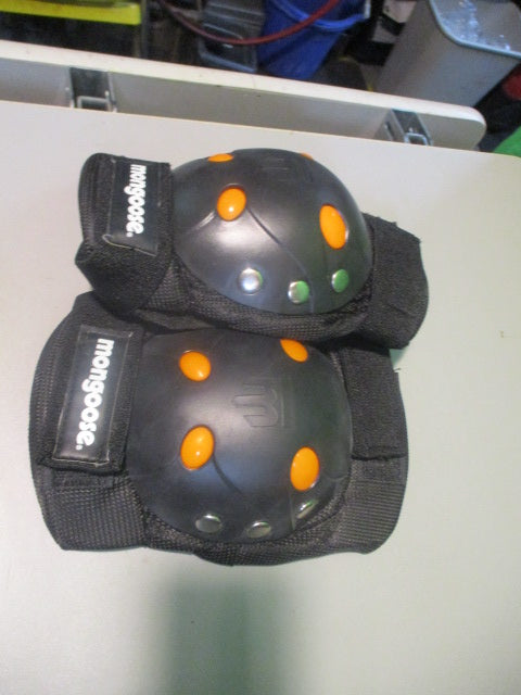 Used Mongoose Adult Skating Knee Pads