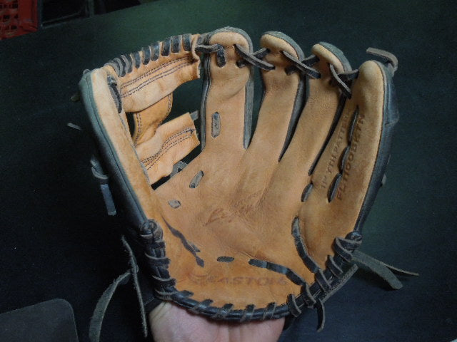 Load image into Gallery viewer, Used Easton Future Legend 11" Youth Pro Model FL1100BKTN RHT Infield Glove
