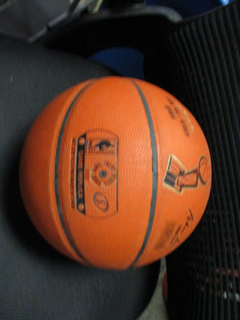 Load image into Gallery viewer, Used Spalding The Finals Game Ball Series
