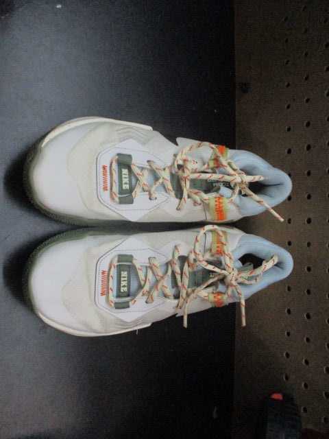 Load image into Gallery viewer, Used Nike Air Zoom Crossover Basketball Shoes - Size Youth 4.5
