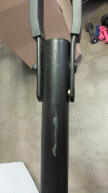 Load image into Gallery viewer, Used Hollywood Racks Bike Adapter - crack

