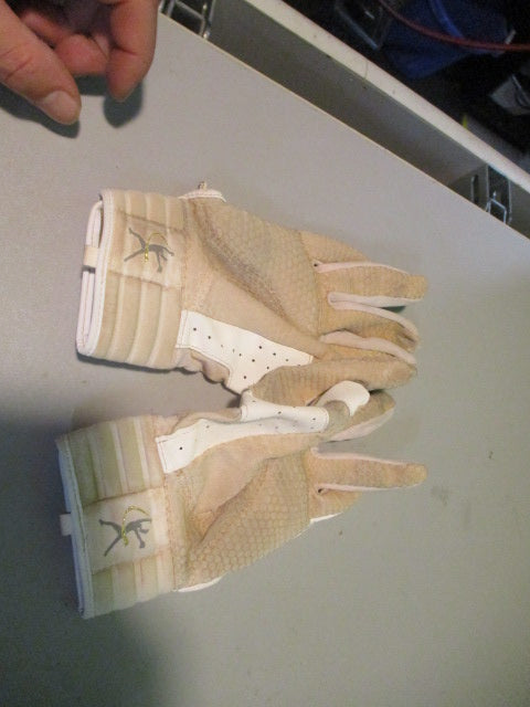 Load image into Gallery viewer, Used Mizuno CW1 Womens Large Batting Gloves
