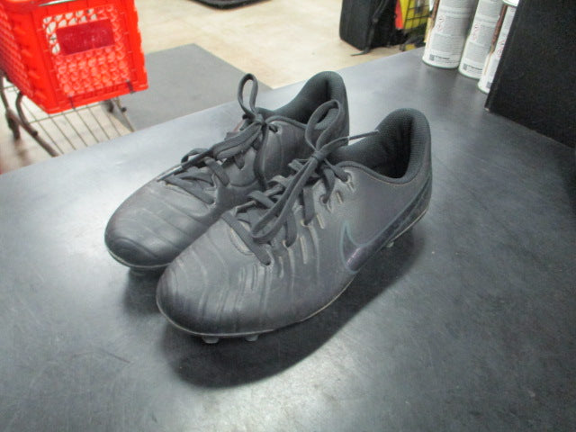 Load image into Gallery viewer, Used Nike Youth Soccer Cleats in Black Size 3.5Y
