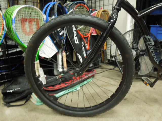 Load image into Gallery viewer, Used Electra Cruiser 1 Step Over Black 26" Beach Cruiser
