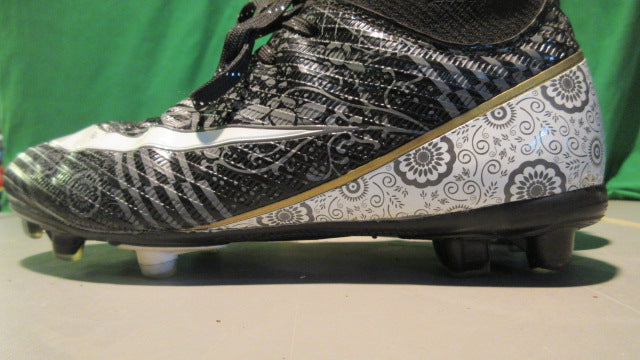 Load image into Gallery viewer, Used FG Youth 5Y Soccer Cleats
