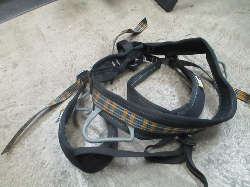 Load image into Gallery viewer, Used Singing Rock Climbing Sit Harness Size Large
