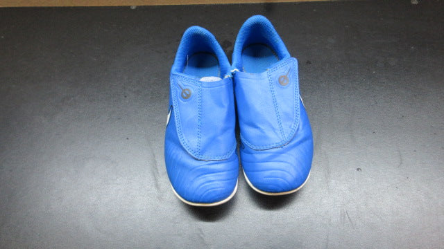 Load image into Gallery viewer, Used Nike Tiempo Legend Soccer Shoes - Size Youth 11
