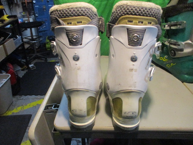 Load image into Gallery viewer, Used Salomon 7 Divine RS Ski Boots Size 24
